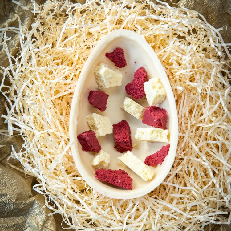 Egg-STRAW-dinary Easter Egg