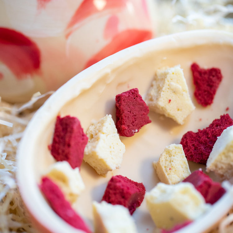 Egg-STRAW-dinary Easter Egg