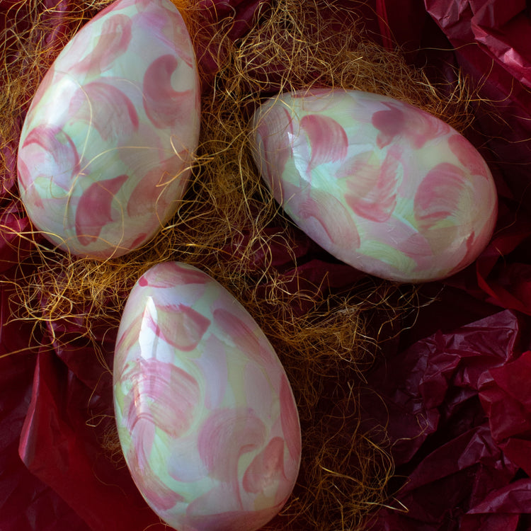 Egg-STRAW-dinary Easter Egg